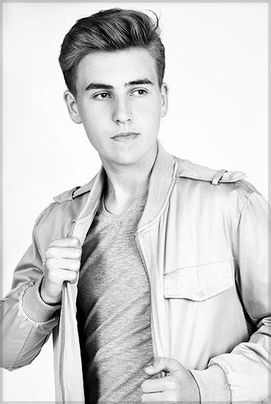 Fotografie Christine Krieger Fotograf Löhne Bad Oeynhausen Herford Fotostudio hochwertige Hochzeitsfotos exklusive Bewerbungsfotos. Familienfotos, Kinderbilder und Portraits sowie Babyfotos, Business Fotos und mehr.