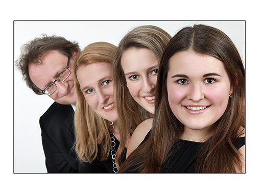 Fotografie Christine Krieger Fotograf Löhne Bad Oeynhausen Herford Fotostudio hochwertige Hochzeitsfotos exklusive Bewerbungsfotos. Familienfotos, Kinderbilder und Portraits sowie Babyfotos, Business Fotos und mehr.